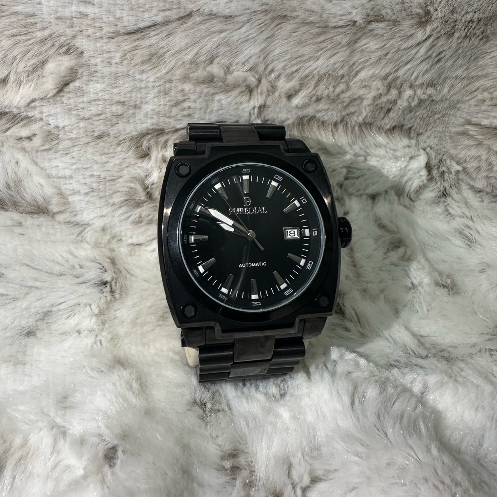 Pure dial men’s watch